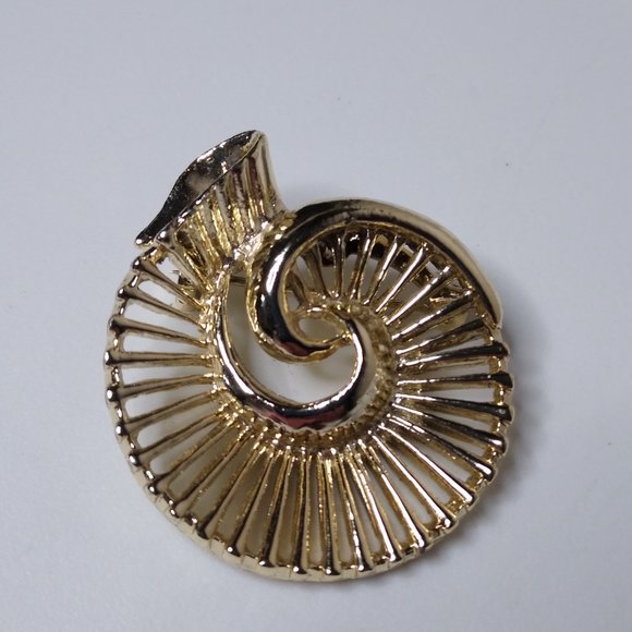 Vintage Metal Nautilus Shell Brooch - Picture 3 of 14